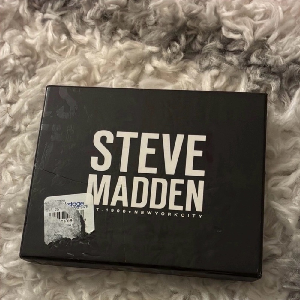 Steve Madden Black Genuine Leather Card Holder - Picture 2 of 6